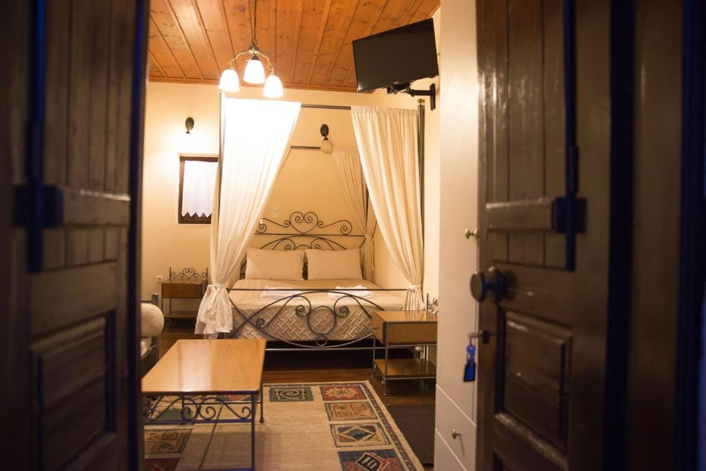 Tholos room 5
